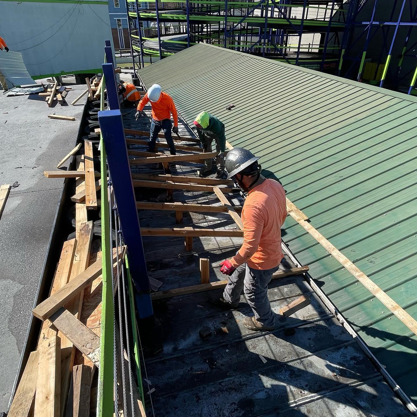 Workers working in the roof_Cover Pro Roofing